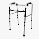 Caminador estándar en aluminio de una barra, plegable, color gris y negro
