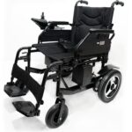 Silla de ruedas eléctrica reposa brazos y pies abatibles HE701